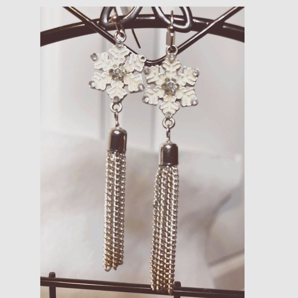 FROSTED SNOWFLAKE TASSEL HANGER EARRINGS